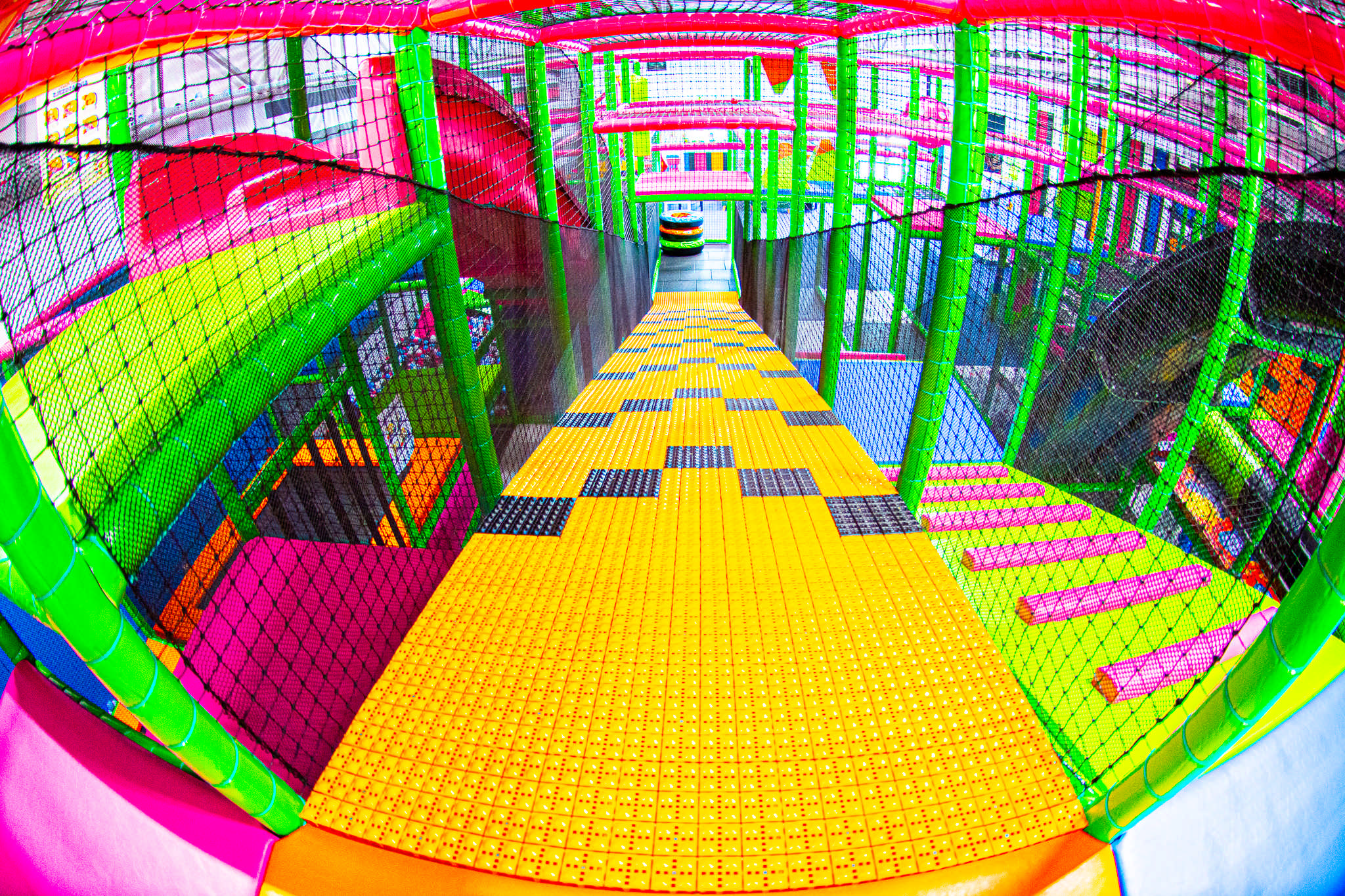 Promenades en toboggan et en ponton